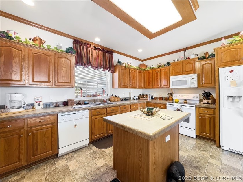 Unique country home with impressive lake views on 9.7 acres &amp; a - photo 12
