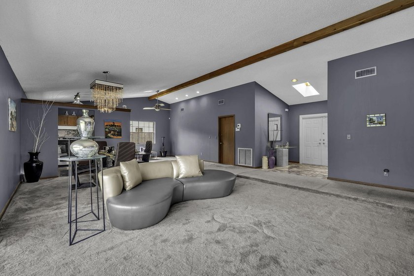 Welcome to this charming 3/2 single-family home in the heart of - photo 9