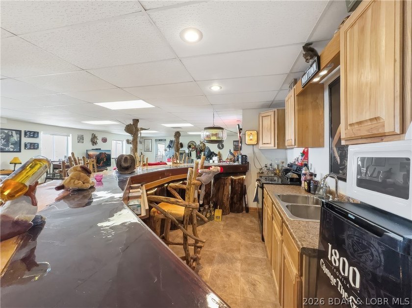 Unique country home with impressive lake views on 9.7 acres &amp; a - photo 40