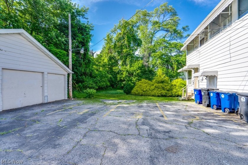 Triplex with gross rents around $2800-2900 a month in the - photo 16