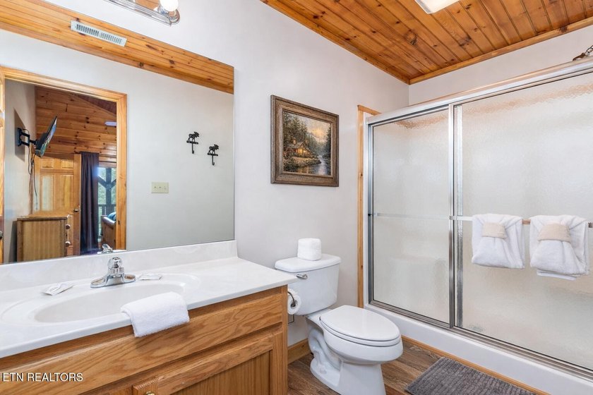 A Spacious Smoky Mountain Lodge with Panoramic Views &amp; Expansive - photo 38