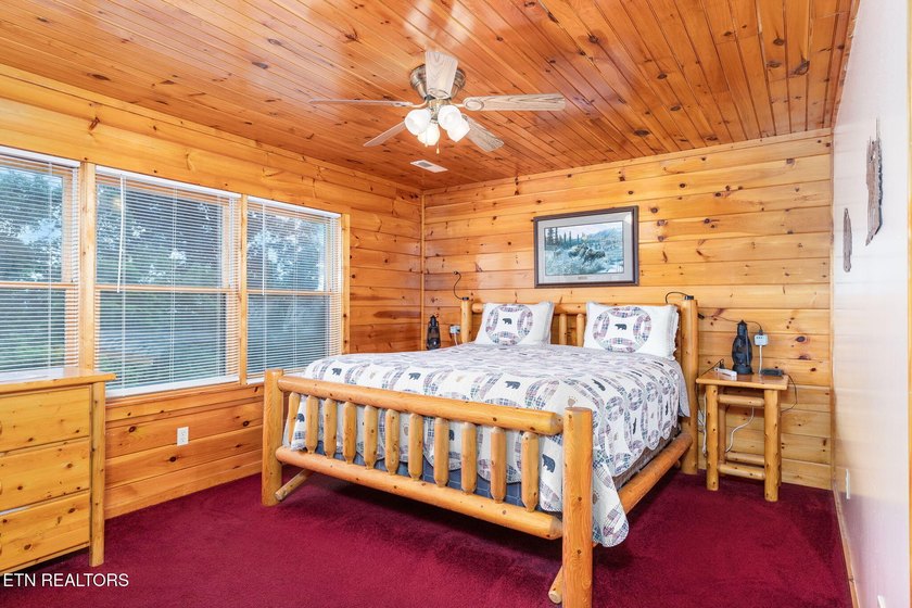 A Spacious Smoky Mountain Lodge with Panoramic Views &amp; Expansive - photo 42