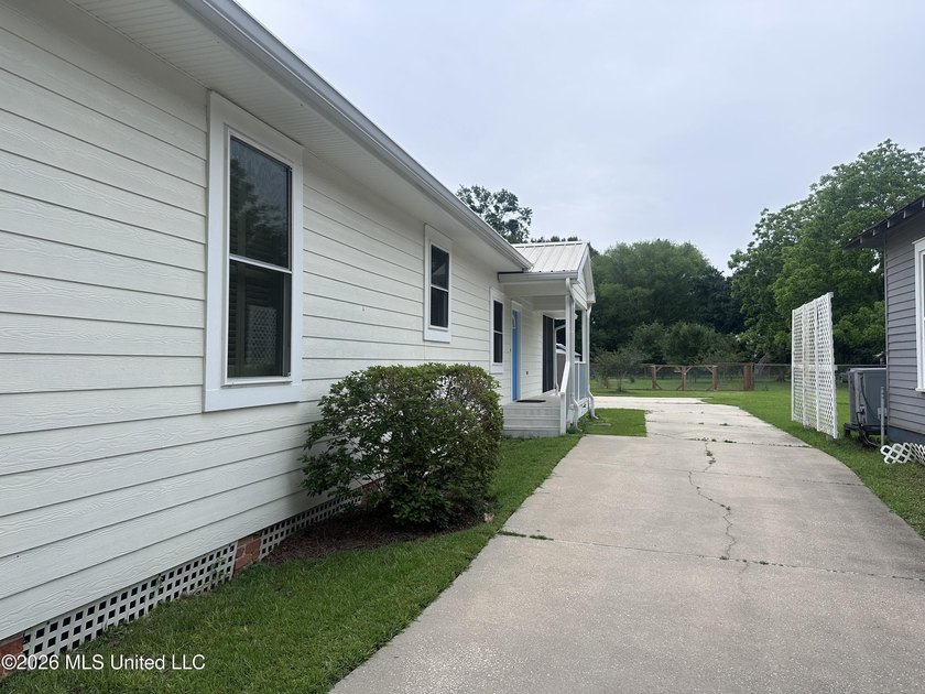 Very nice cozy home, walking distance to downtown, the - photo 7