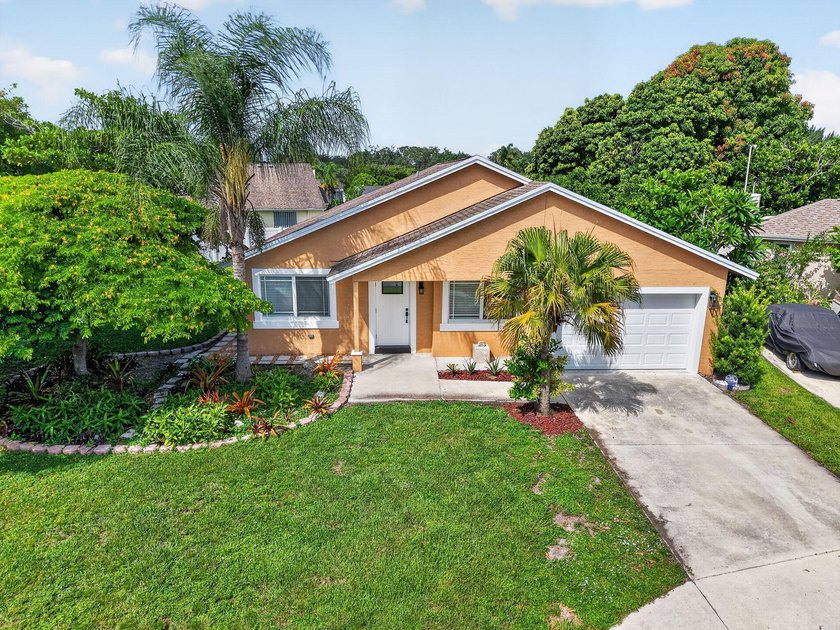 Welcome to this charming 3-bedroom, 2-bathroom CBS home situated - photo 36