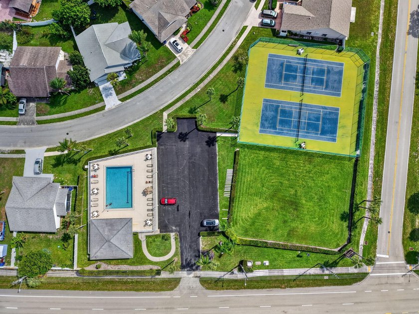 Welcome to this charming 3-bedroom, 2-bathroom CBS home situated - photo 37