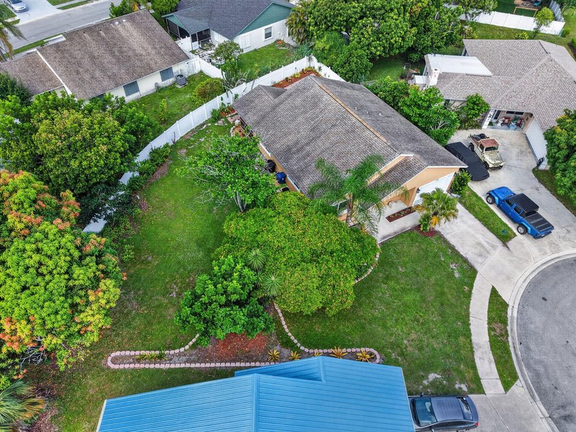 Welcome to this charming 3-bedroom, 2-bathroom CBS home situated - photo 40
