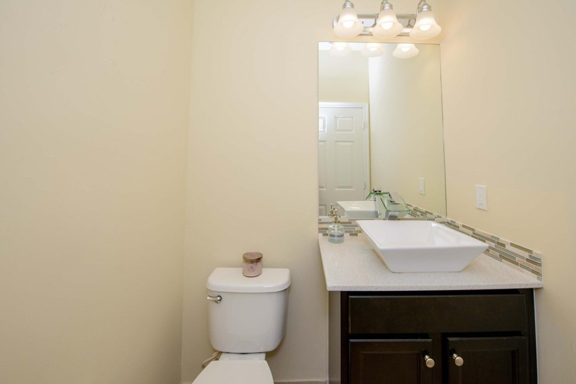 Step into this beautifully maintained 3-bedroom, 2.5-bath - photo 8