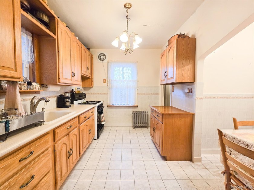 Prime Whitestone opportunity in R3A zoning! Detached Brick - photo 11