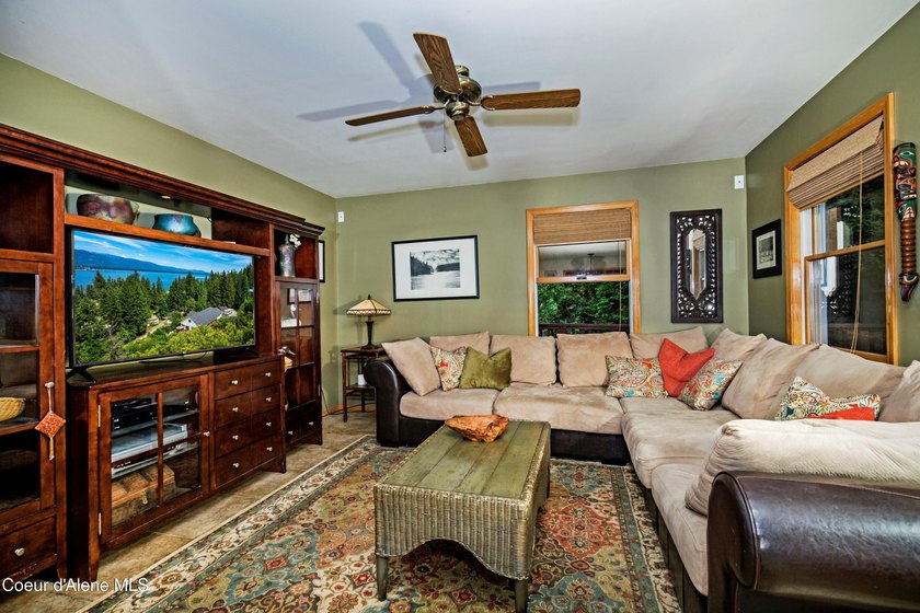 Beautifully crafted 3 bedroom, 2.5 bath home offering quality - photo 15