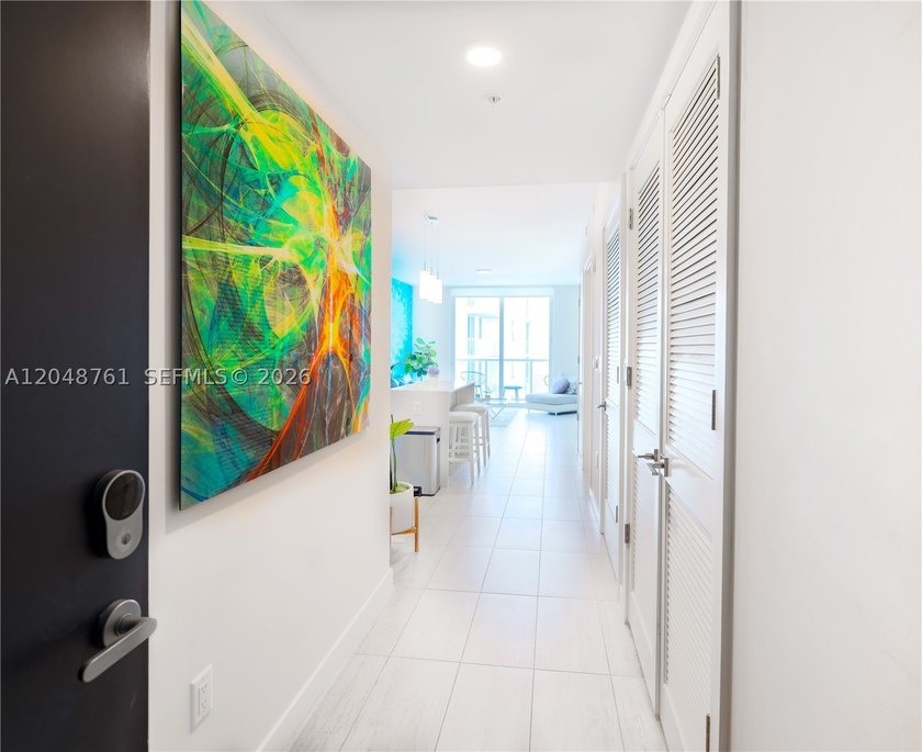 1/1 apt  approved, huge closet that fits a sofa bed, a block - photo 6