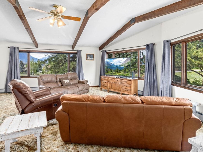 Big views and lots of space in this 3700sf home on nice .95/acre - photo 22