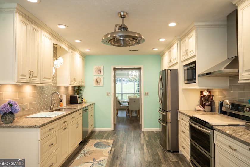 Welcome home to this beautifully maintained 4-bedroom, 2-bath - photo 23