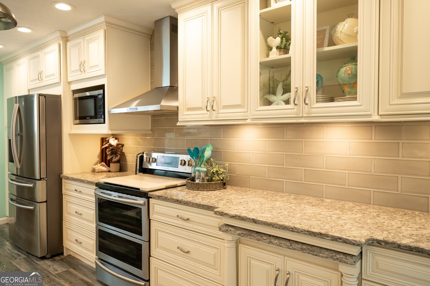 Welcome home to this beautifully maintained 4-bedroom, 2-bath - photo 28