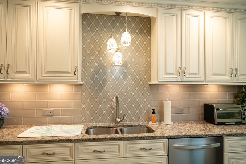 Welcome home to this beautifully maintained 4-bedroom, 2-bath - photo 29