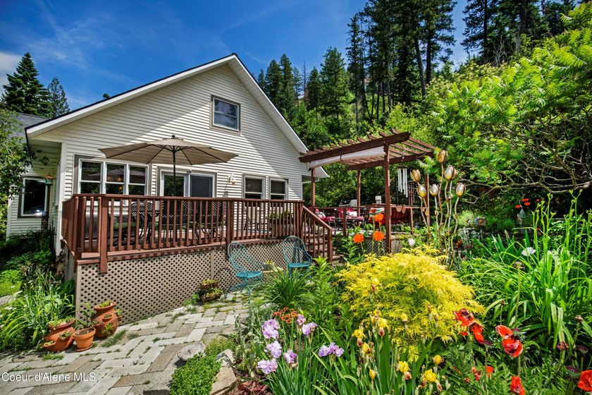 Beautifully crafted 3 bedroom, 2.5 bath home offering quality - photo 31