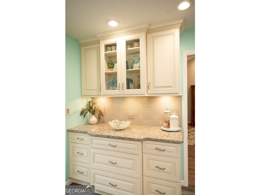 Welcome home to this beautifully maintained 4-bedroom, 2-bath - photo 31