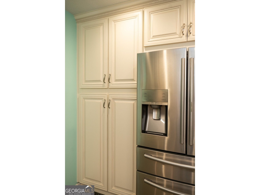 Welcome home to this beautifully maintained 4-bedroom, 2-bath - photo 32