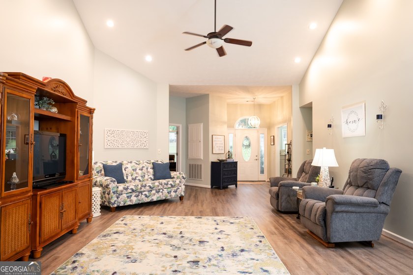 Welcome home to this beautifully maintained 4-bedroom, 2-bath - photo 34