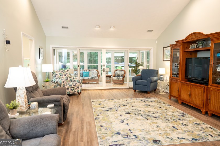 Welcome home to this beautifully maintained 4-bedroom, 2-bath - photo 35