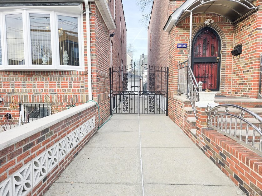 Prime Whitestone opportunity in R3A zoning! Detached Brick - photo 35
