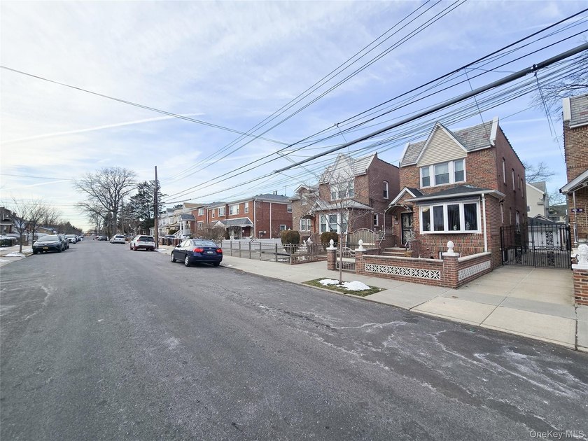 Prime Whitestone opportunity in R3A zoning! Detached Brick - photo 38