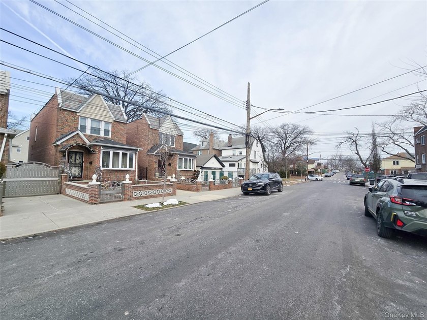 Prime Whitestone opportunity in R3A zoning! Detached Brick - photo 39