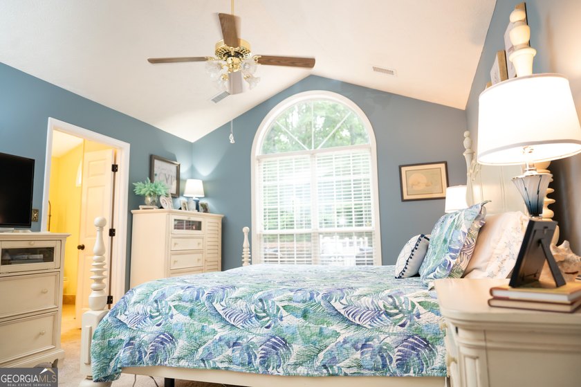 Welcome home to this beautifully maintained 4-bedroom, 2-bath - photo 47
