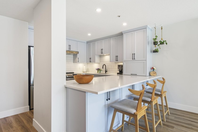 West-facing patio 'backyard' w/a condo price tag! This - photo 7