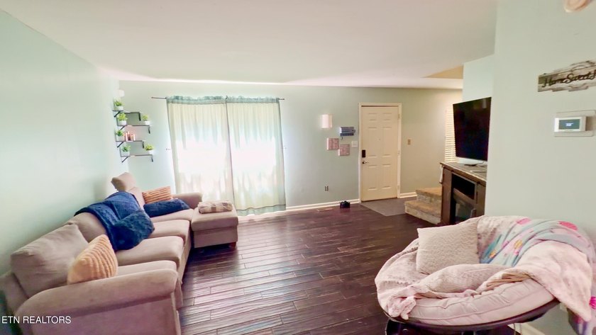 Welcome to easy living in the desirable lakefront community of - photo 2