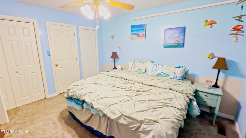 Welcome to easy living in the desirable lakefront community of - photo 4