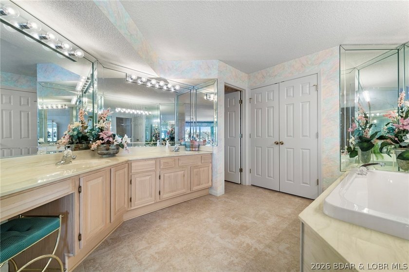 This stunning custom designed 2700+ sf condo was created in - photo 17