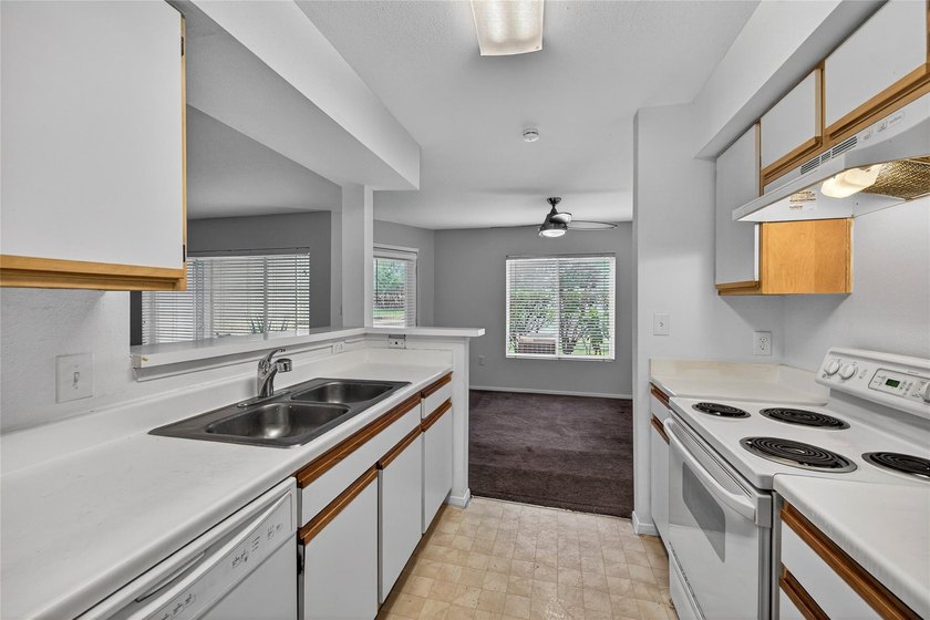 First-floor lakefront unit with screened patio in a gated - photo 4