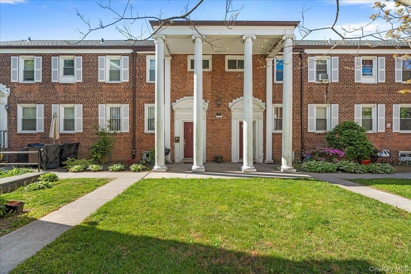Welcome to this charming 2-bedroom, 1-bath duplex co-op located - photo 15