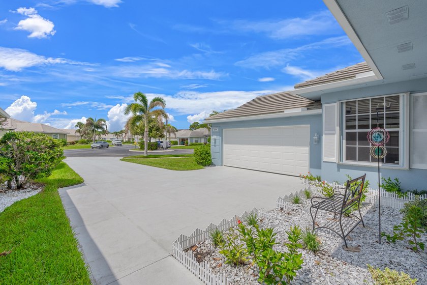 Welcome home to this meticulously maintained, newly painted - photo 4