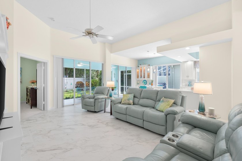 Welcome home to this meticulously maintained, newly painted - photo 8