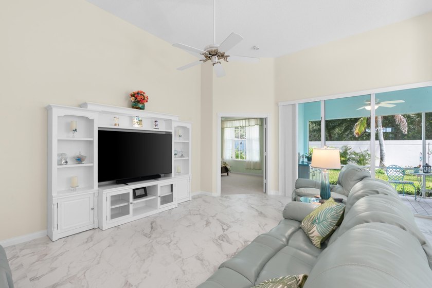 Welcome home to this meticulously maintained, newly painted - photo 9