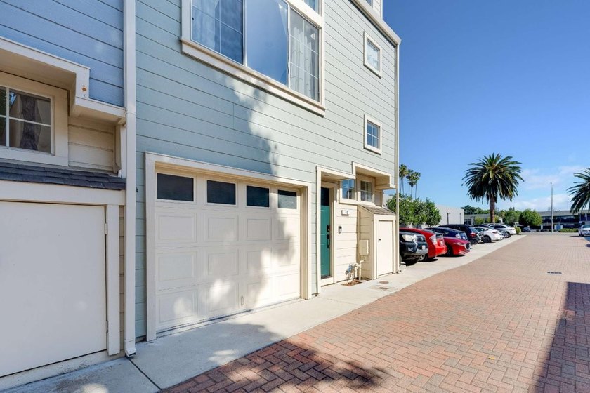 Well-positioned in the heart of Sunnyvale, this beautifully - photo 2