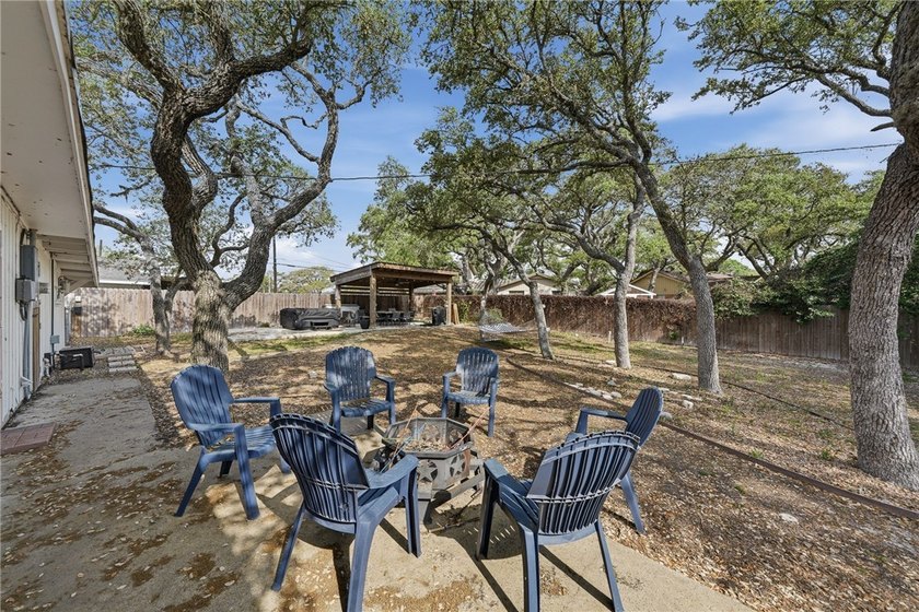 Charming 3-bedroom, 1.5-bath home currently operating as a - photo 25