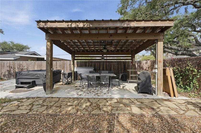 Charming 3-bedroom, 1.5-bath home currently operating as a - photo 26