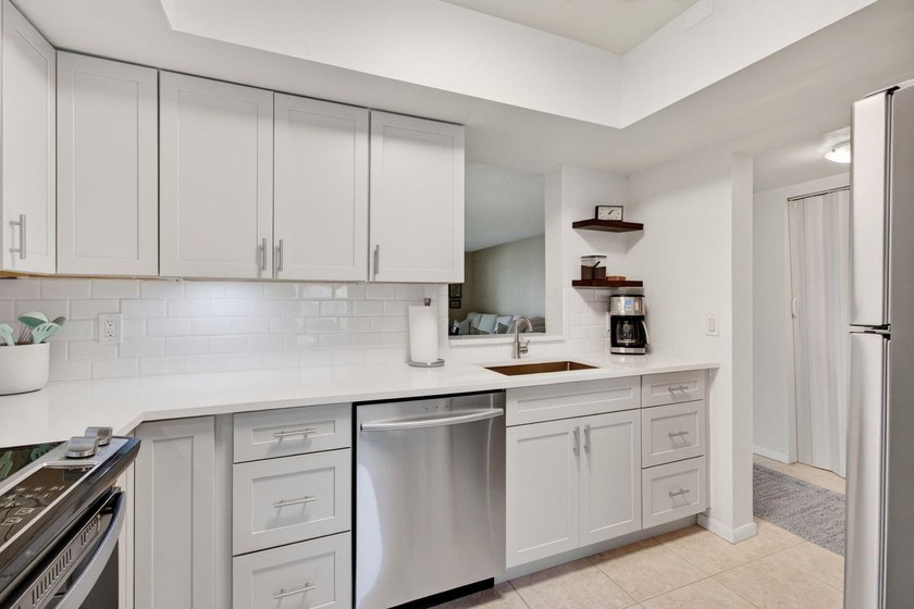 Step into this 2 bed/2 bath condo on 2nd Floor of 2-story - photo 2