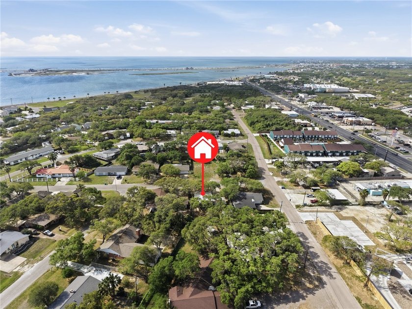 Charming 3-bedroom, 1.5-bath home currently operating as a - photo 33
