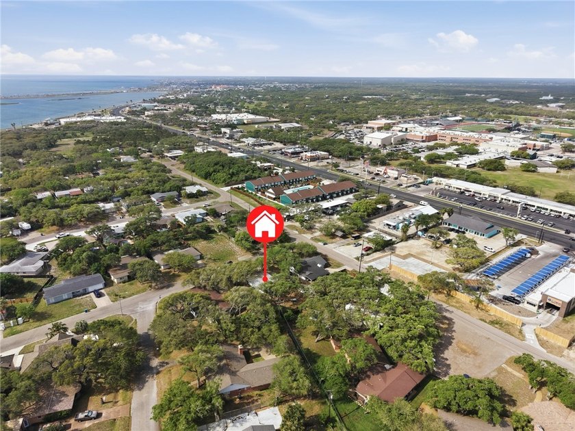 Charming 3-bedroom, 1.5-bath home currently operating as a - photo 34