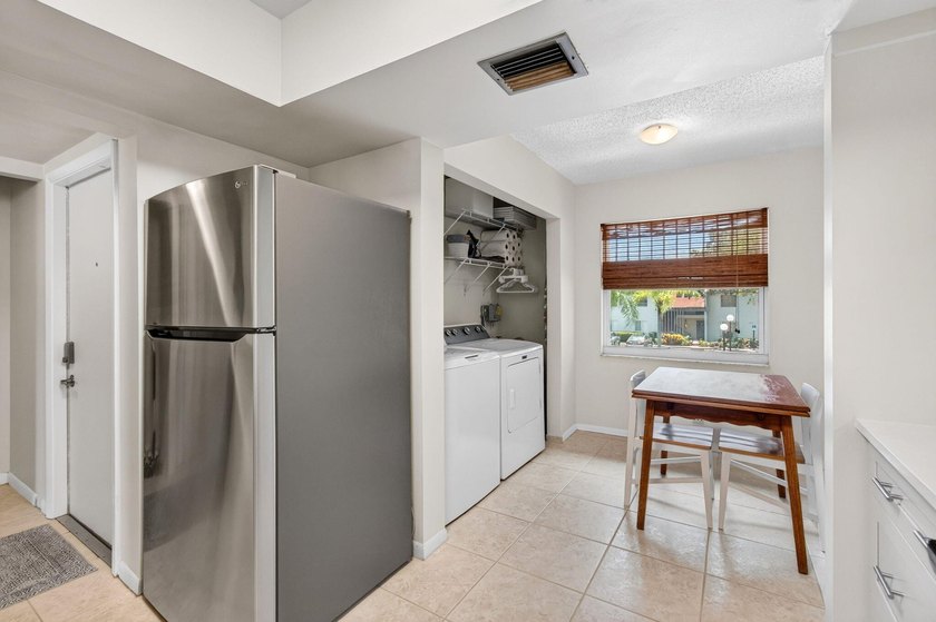 Step into this 2 bed/2 bath condo on 2nd Floor of 2-story - photo 6