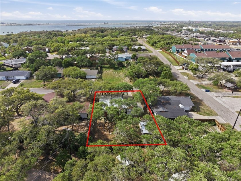 Charming 3-bedroom, 1.5-bath home currently operating as a - photo 37