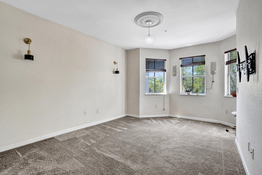 Amazing Townhome in Royal Palm Beach. Great Location! All Ages! - photo 4
