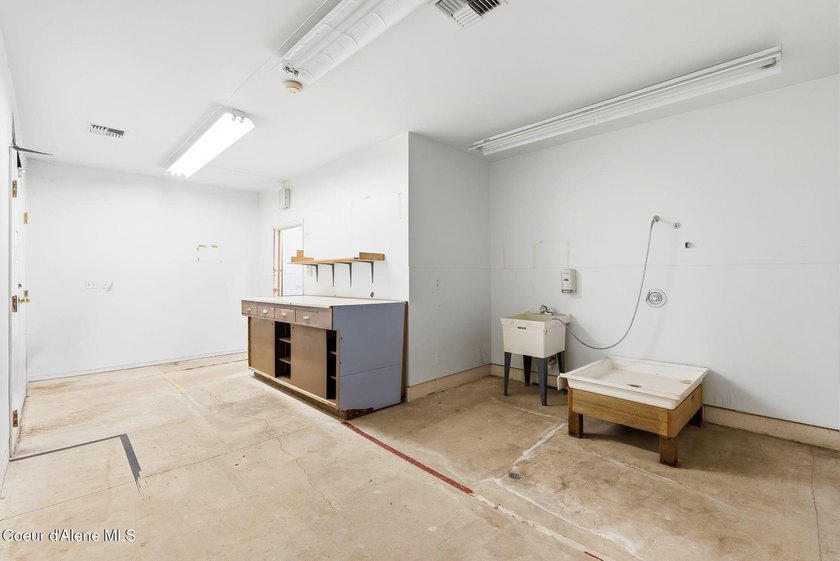 Location, Location Location! This is a great opportunity to own - photo 11