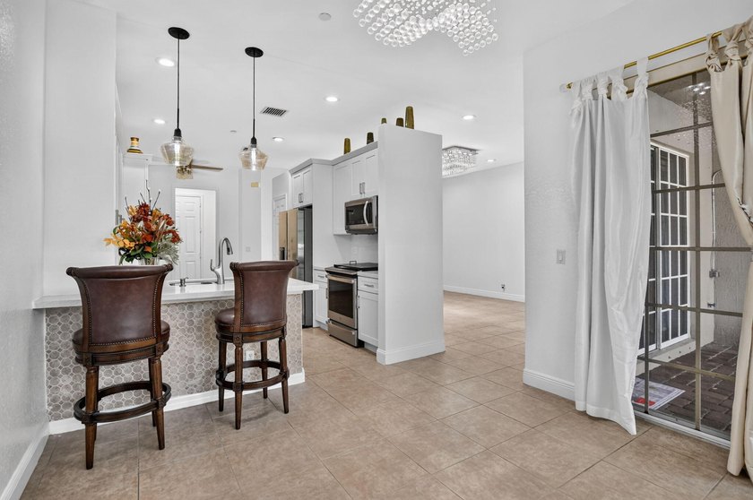 Welcome to this beautifully maintained 3-bedroom, 2.5-bath - photo 11