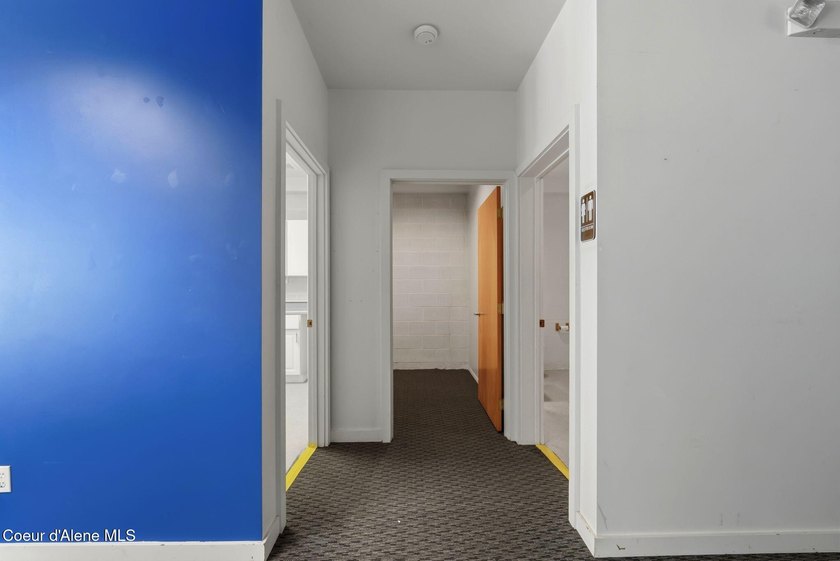 Location, Location Location! This is a great opportunity to own - photo 12