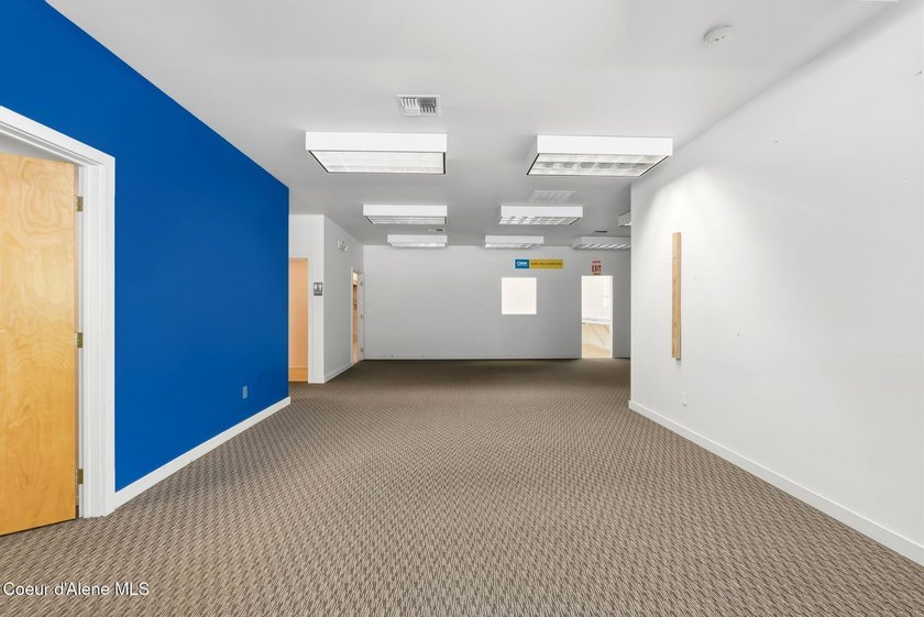 Location, Location Location! This is a great opportunity to own - photo 14