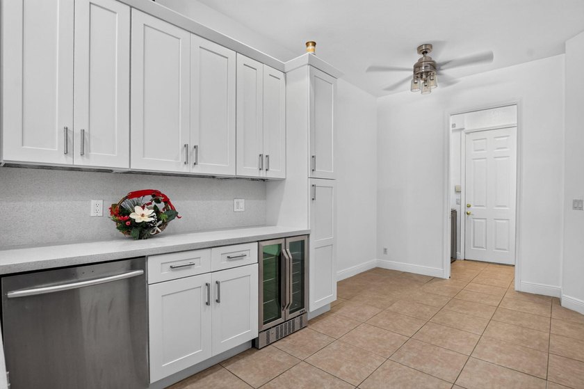 Welcome to this beautifully maintained 3-bedroom, 2.5-bath - photo 14